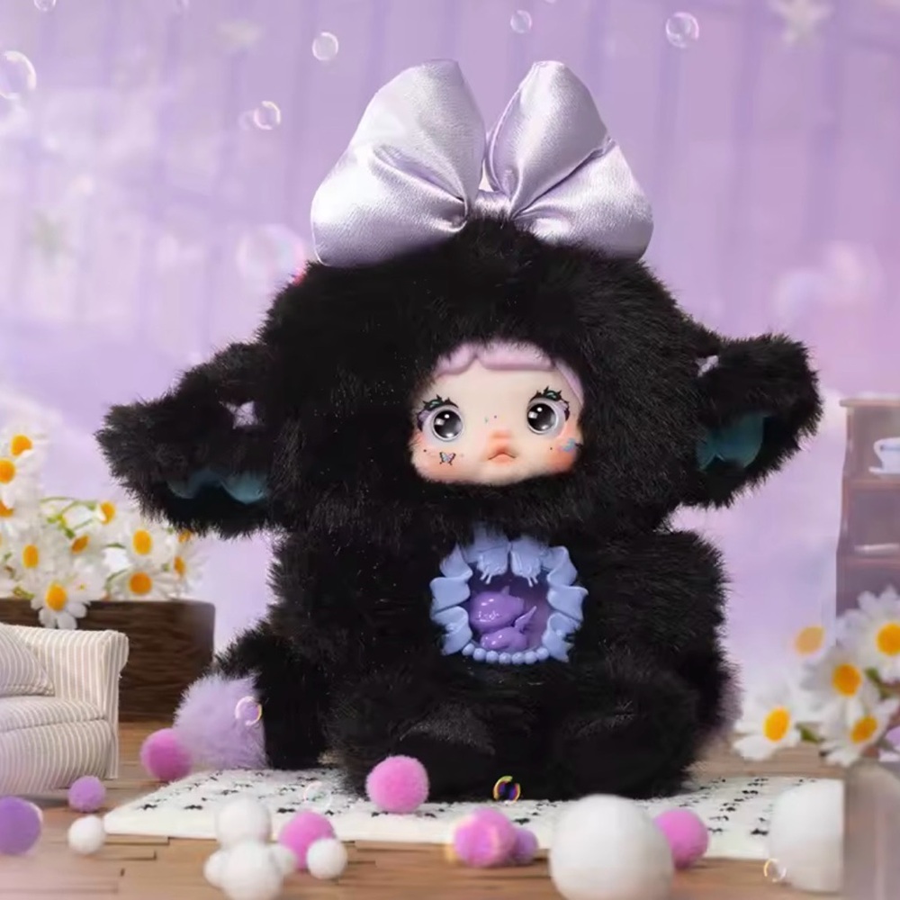 Nommi confirmed fantasy world - black NIB